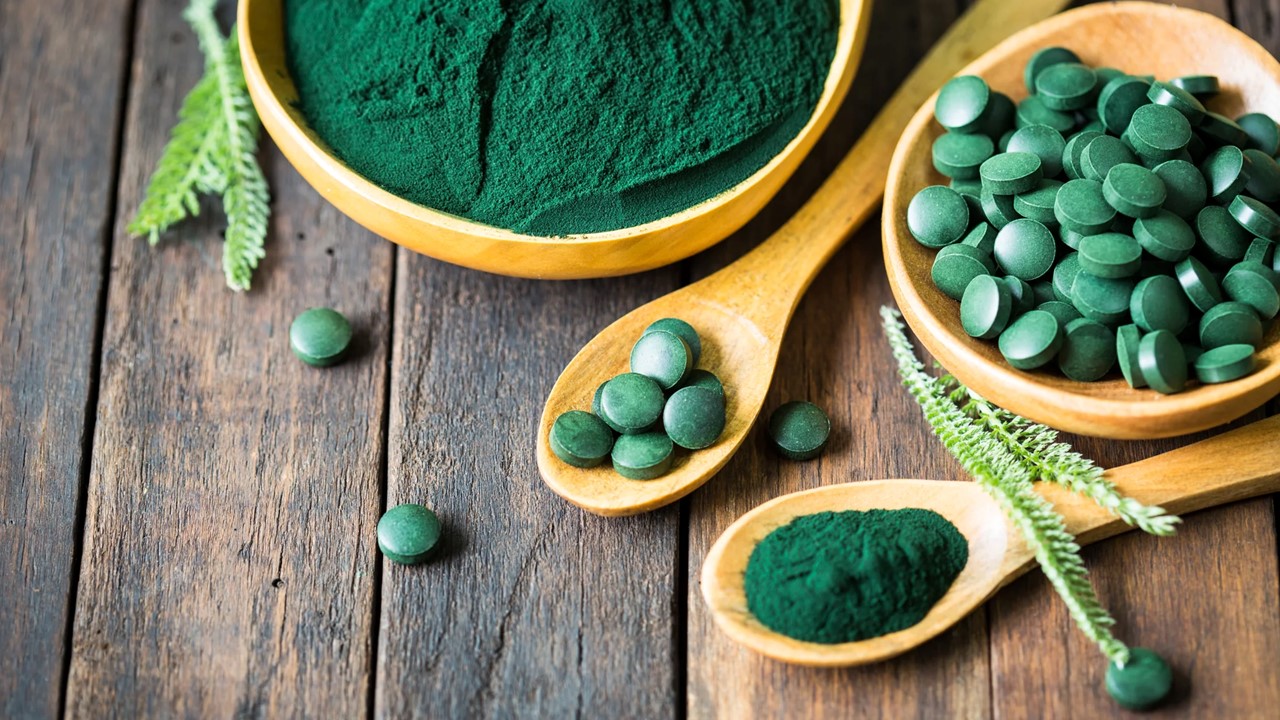 background image of spirulina powder and tablets